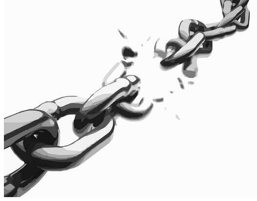 Image of a broken chain representing how we can break with the common understanding of power in an oppressive way and embrace the concept of power as the capacity to do (with others).